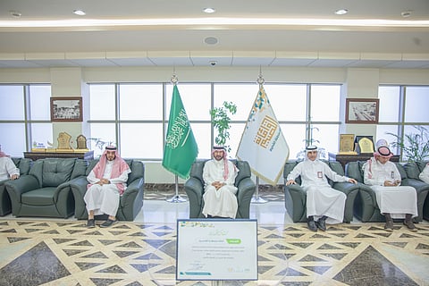 أمين القصيم يُكرّم المشاركين في الملتقى الثاني لـ"تكاتف"