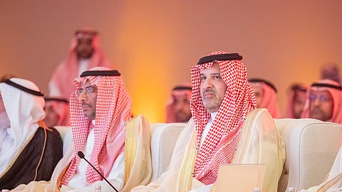 "أمير المدينة" يدشن افتتاح المبنى الرئيس للهيئة الملكية بمدينة ينبع الصناعية و4 مشاريع استثمارية