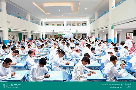 طلبة "تعليم الرياض" يبدأون اختبارات الفصل الدراسي الأول