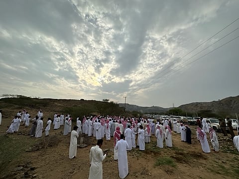 بعد 3 سنوات من استشهاده.. شاهد تشييع رفات "العيسي" وذووه يرفعون الشكر للقيادة