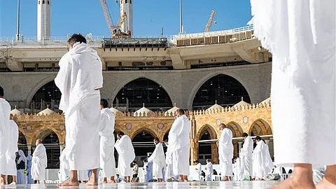 "شؤون الحرمين": أداء ركعتي الطواف بأي مكان في المسجد.. واتباع الإرشادات يسهل حركة المعتمرين