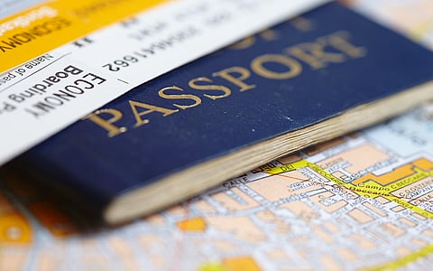 سافر إلى أمريكا بدون جواز سفر أو تذكرة.. التحقيق مع "الراكب الشبح"