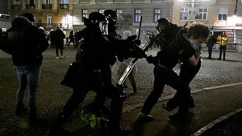 رفضاً لنتائج الانتخابات.. صدامات في دولة أوروبية