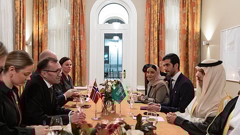 الأمير فيصل بن فرحان خلال لقائه وزير خارجية النرويج إسبن بارث ايدي