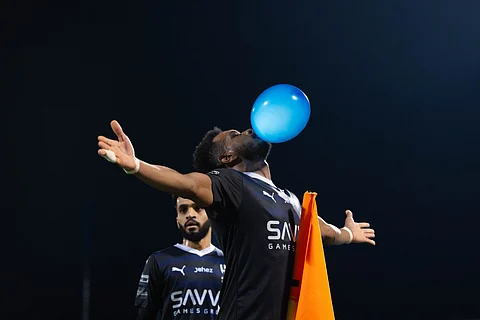 فرحة البليهي لاعب الهلال بتسجيل هدف الفوز في مرمى الفيحاء