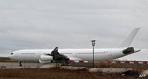 قادمة من دبي وعلى متنها 303 هنود.. قصة "طائرة بيضاء" احتجزتها فرنسا قيد التحقيق وطلب ركابها اللجوء السياسي