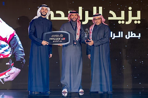 العالمي يزيد الراجحي يُكرم من الإتحاد السعودي للسيارات لموسم 2023 ويحصد لقب "فخر الوطن"