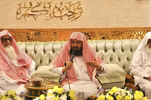 "السديس": سياسة "الباب المفتوح" من الإسلام.. وعلماء المملكة محط أنظار العالم