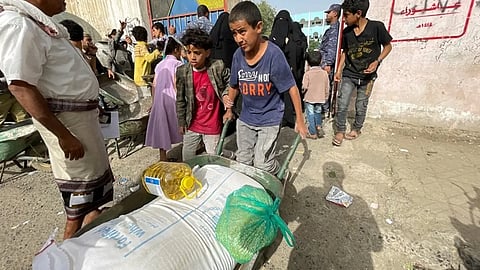 أرشيفية لتوزيع مساعدات في صنعاء