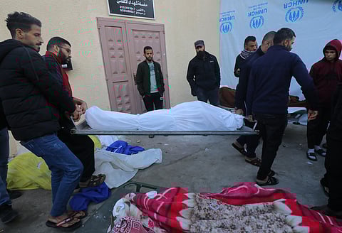 "مجزرة جديدة".. قوات الاحتلال تمنع دفن 100 جثمان في مستشفى كمال عدوان بغزة