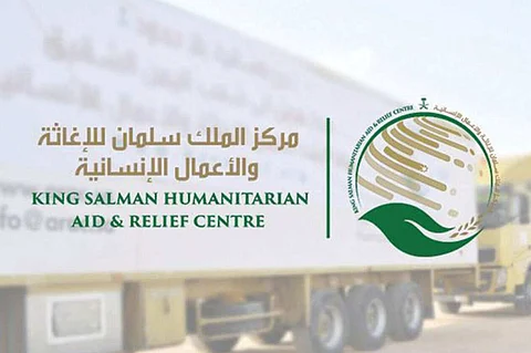 "إغاثي الملك سلمان" يواصل توزيع السلال الغذائية في مخيم النازحين برفح