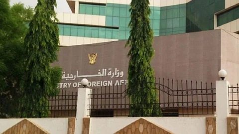 رداً على إجراء مماثل.. السودان يطرد 4 دبلوماسيين تشاديين