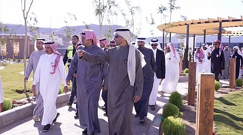 خلال جولة تفقدية.. "أمين عسير" يقف على المشروعات التنموية بـ"ظهران الجنوب"