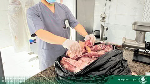 إتلاف لحوم غير صالحة للاستهلاك الآدمي بـ"الدوادمي"