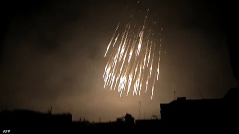 الفوسفور الأبيض يتمثل في الإضاءة وإنتاج الدخان