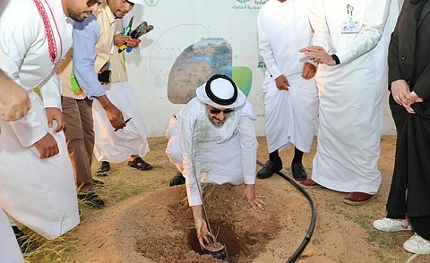 نائب وزير البيئة يشارك "متطوعي الجموم" إطلاق حملة للتشجير