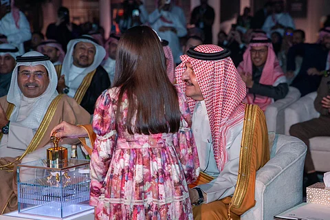 يُتوقَّع تدشينه في مطلع 2027م.. أمير الشرقية يضع حجر الأساس لمشروع الأڤنيوز-الخُبر