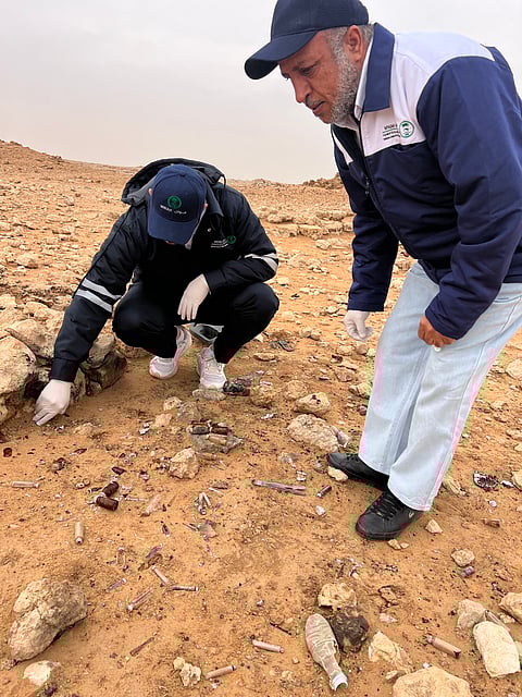 تفاعلًا مع "سبق".. شاهد مباشرة "إدارة النفايات" و"سيبكو" لموقع النفايات الطبية برفحاء