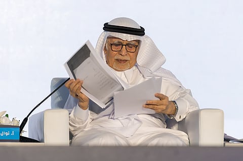 "خوجة" يشدو بأجمل قصائده في معرض جدة للكتاب