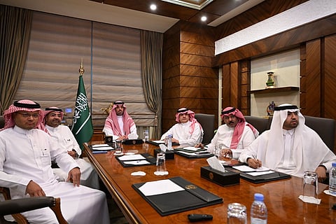 "محافظ جدة" يستعرض مشاريع شركة البحر الأحمر ومنتجع "ثول"