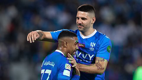 بثلاثية .. الهلال يأخذ ثأره ويقصي التعاون من بطولة كأس الملك