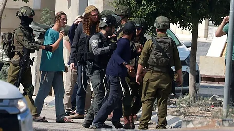 مستوطنون يهجمون على فسلطينيين في الضفة