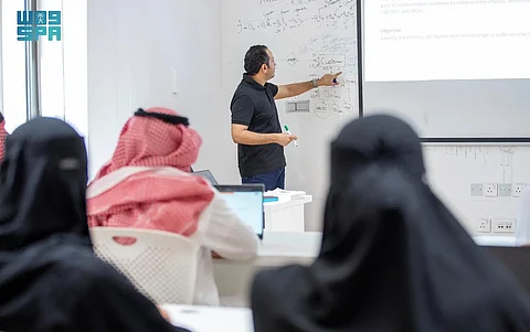 "الداخلية" و"سدايا" تُطلقان معسكرات تدريبية في علوم البيانات لتأهيل 187 من منسوبي الوزارة