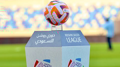 دوري روشن للمحترفين: الهلال أمام الطائي والنصر في مواجهة الرياض