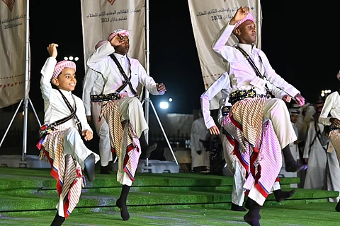 "عقدي" يدشن المهرجان الثاني للفلكلور الوطني بالقرية التراثية بجازان