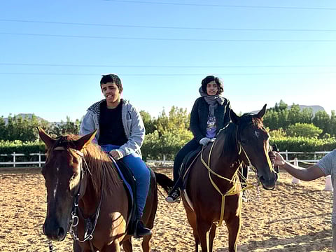 "فرسان الإرادة".. برنامج يدرب ذوي اضطراب طيف التوحد على الفروسية بنجران