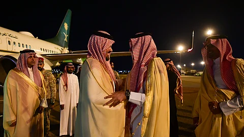 وصول "الأمير سلمان بن سلطان" إلى المدينة المنورة لمباشرة مهامّ عمله أميرًا للمنطقة