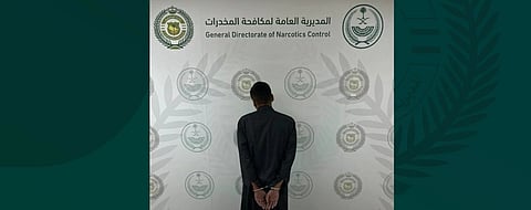 مكافحة المخدرات بحائل تقبض على شخص لترويجه مادةَ الإمفيتامين وأقراصًا مخدرة
