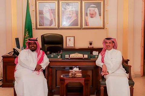 محافظ الليث يستعرض مُنجزات جمعية رعاية الأيتام بالليث ويكرِّم أبناءه الأيتام.. هنا تفاصيلها