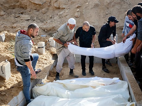 دفن عدد من شهداء العدوان الإسرائيلي على غزة