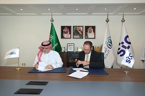 أمانتا "جدة" و"العاصمة المقدسة" توقعان اتفاقية تغيير الأطباق الهوائية بمنصة “stc tv”