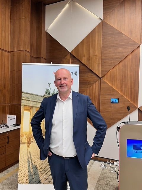 مدير إدارة السوق ومدير السوق والتواصل الإعلامي رالف أوستندورف