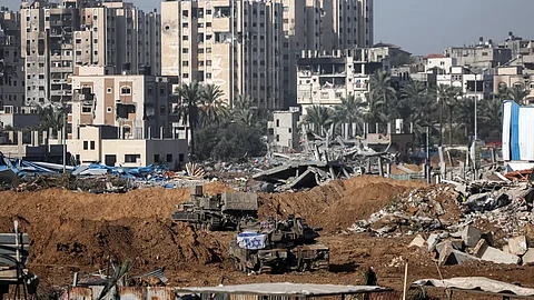 دبابات إسرائيلية داخل قطاع غزة