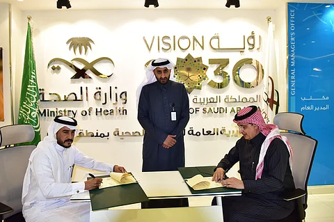شراكة مجتمعية بين "صحة عسير" ومتبرع تكفل بتركيب جهاز الأشعة المقطعية بمستشفى تنومة