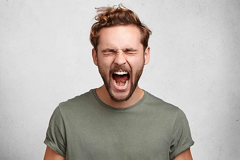 "الكبت يولد الانفجار".. "بلاغات العنف الأسري": الحوار الفعال بين أفراد الأسرة طريق التوافق