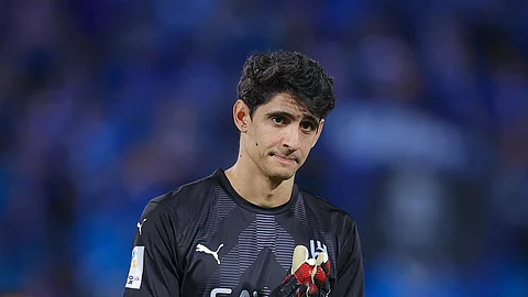 حارس مرمى الهلال "بونو" يواصل تصدره لقائمة أكثر حراس المرمى حفاظًا على نظافة الشباك