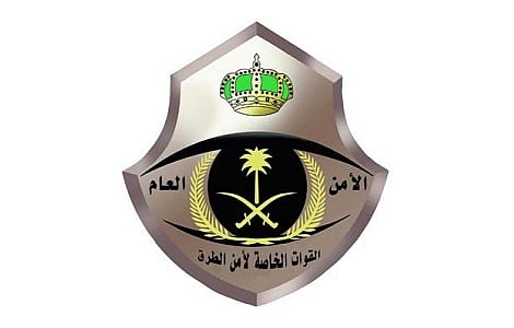 "أمن الطرق" بالقصيم تضبط مواطنًا بحوزته حطب محلي للبيع