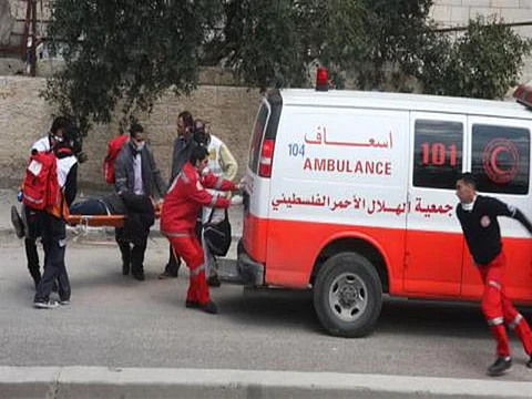 الهلال الأحمر الفلسطيني: انقطاع الاتصالات شلّ عمل الطواقم الطبية