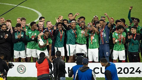 فريق الاتفاق يتوج بكأس بطولة الوحدة الدولية الودية