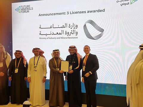 تحالف "سمو القابضة" يفوز برخصة الكشف عن المعادن في موقع "أم حديد"