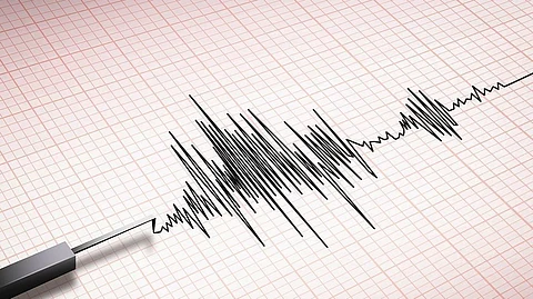 زلزالٌ بقوة 4.9 درجات يضرب إندونيسيا