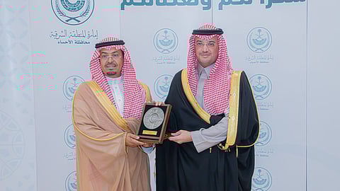 سمو محافظ الأحساء يترأس اجتماع رؤساء المراكز بالمحافظة ويكرّم المتقاعدين منهم