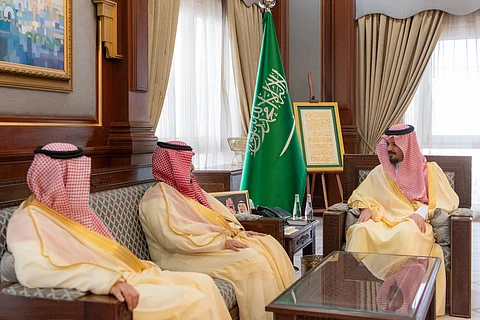 سلمان بن سلطان يطَّلع على منظومة الخدمات المرتبطة بالصحة بالمدينة المنورة