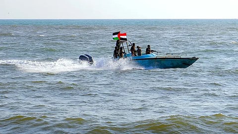 أرشيفية لقارب تابع للحوثيين في البحر الأحمر