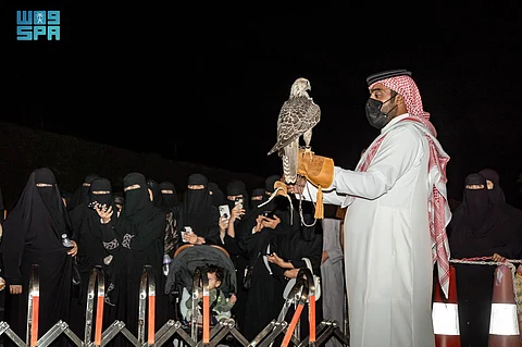 في ليالي "حراء الشتوية".. فعالية الصقور تجذب أنظار الزوار من مختلف الشرائح