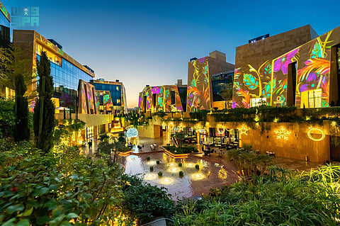 شاهد "فيا رياض".. هنا تحفة هندسية بخيارات ترفيهية مميزة